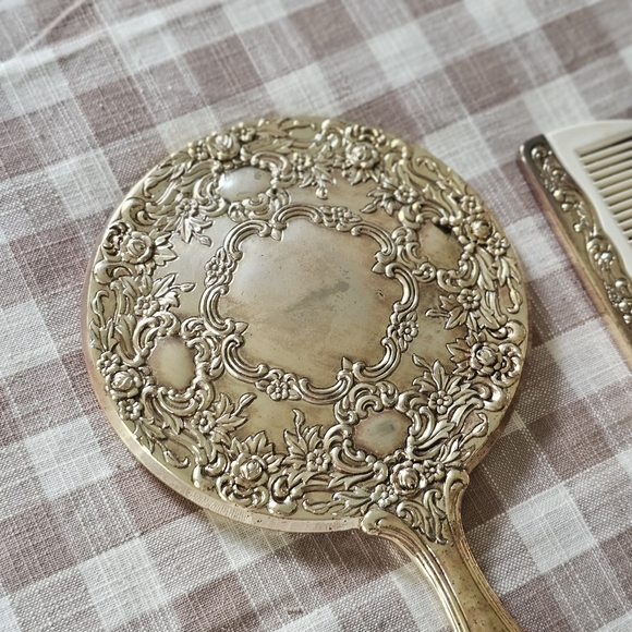 Vintage 2 peice silver hand mirror and comb - Picture 5 of 6
